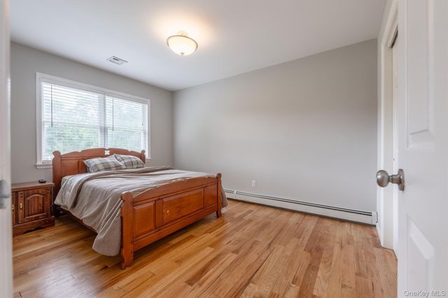 1 Sean Court, Rock Tavern, NY 12575
