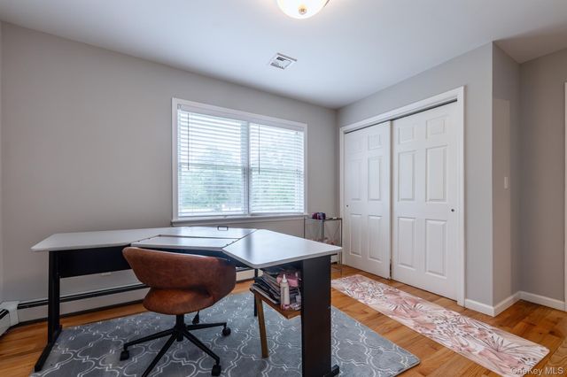 1 Sean Court, Rock Tavern, NY 12575