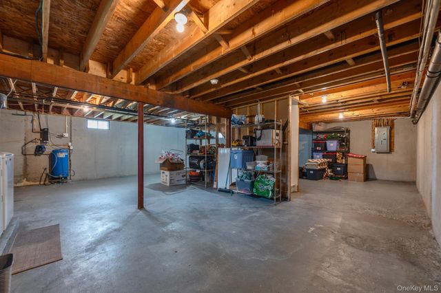 1 Sean Court, Rock Tavern, NY 12575