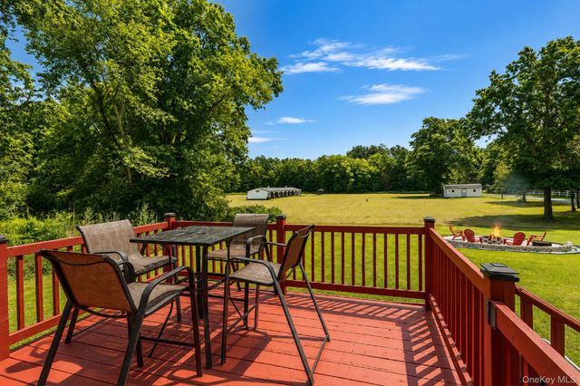 1 Sean Court, Rock Tavern, NY 12575