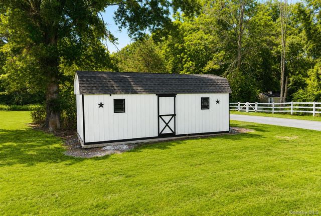 1 Sean Court, Rock Tavern, NY 12575