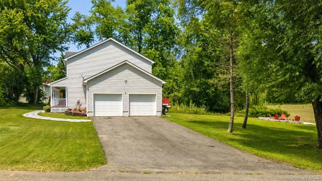 1 Sean Court, Rock Tavern, NY 12575