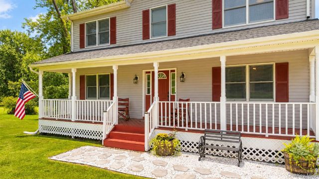 1 Sean Court, Rock Tavern, NY 12575