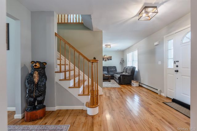 1 Sean Court, Rock Tavern, NY 12575