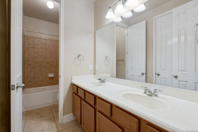 23214 Crest View Way, San Antonio, TX 78261