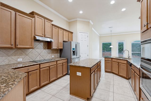 23214 Crest View Way, San Antonio, TX 78261