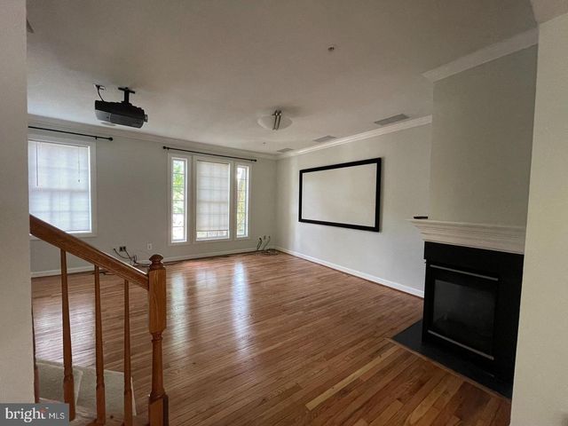 8141 SKELTON CIR, Falls Church, VA 22042