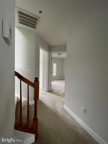 8141 SKELTON CIR, Falls Church, VA 22042