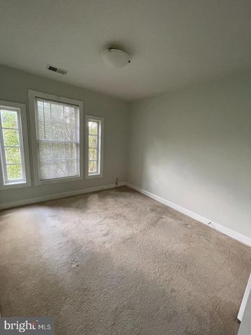 8141 SKELTON CIR, Falls Church, VA 22042