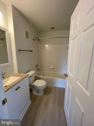 8141 SKELTON CIR, Falls Church, VA 22042