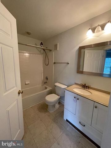8141 SKELTON CIR, Falls Church, VA 22042