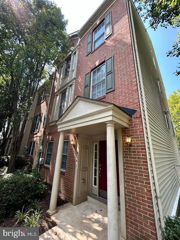 8141 SKELTON CIR, Falls Church, VA 22042