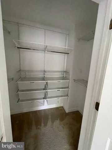 8141 SKELTON CIR, Falls Church, VA 22042