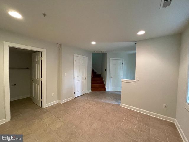 8141 SKELTON CIR, Falls Church, VA 22042