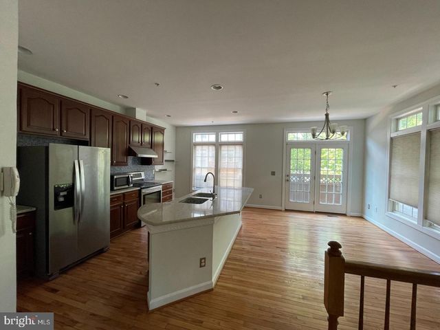 8141 SKELTON CIR, Falls Church, VA 22042