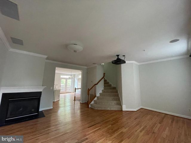 8141 SKELTON CIR, Falls Church, VA 22042