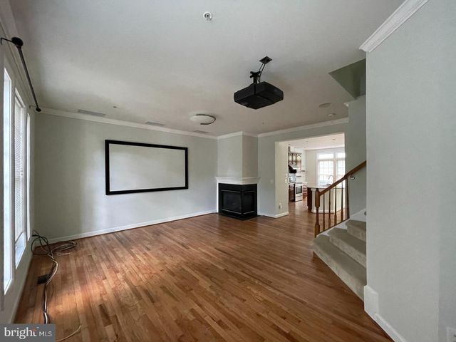 8141 SKELTON CIR, Falls Church, VA 22042