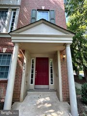 8141 SKELTON CIR, Falls Church, VA 22042