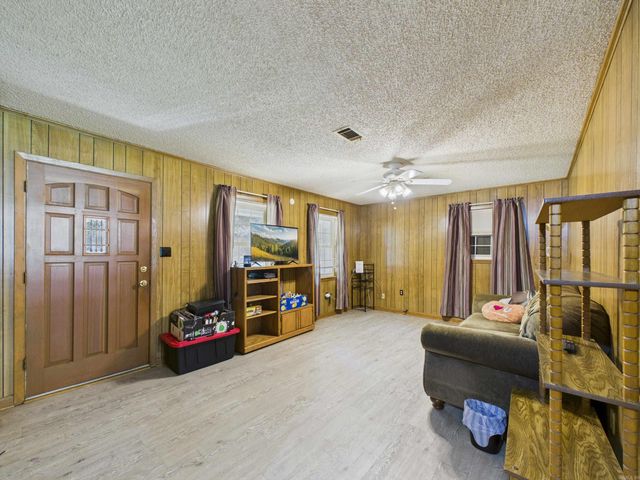 402 W Barnett Street, Kensett, AR 72082