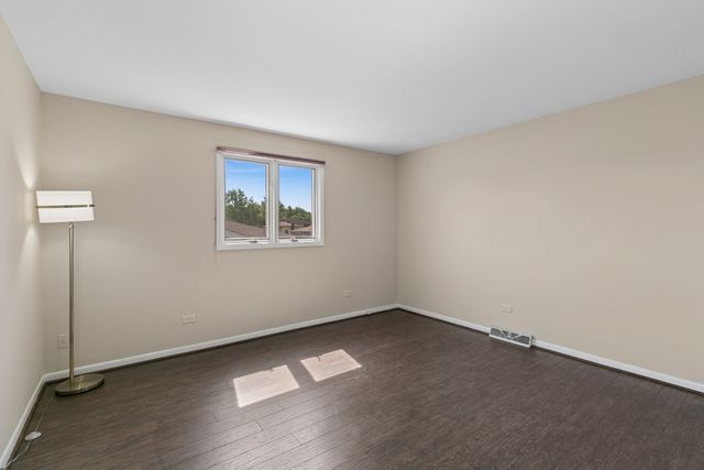 726 E 194th Street, Glenwood, IL 60425