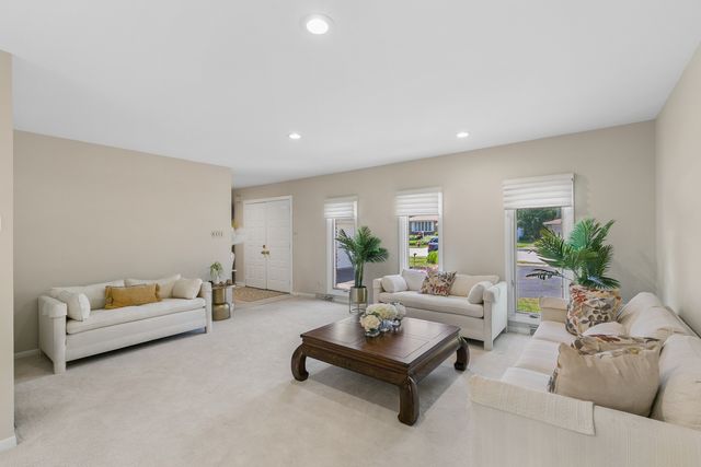 726 E 194th Street, Glenwood, IL 60425