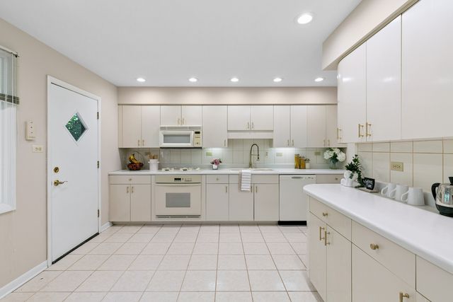 726 E 194th Street, Glenwood, IL 60425
