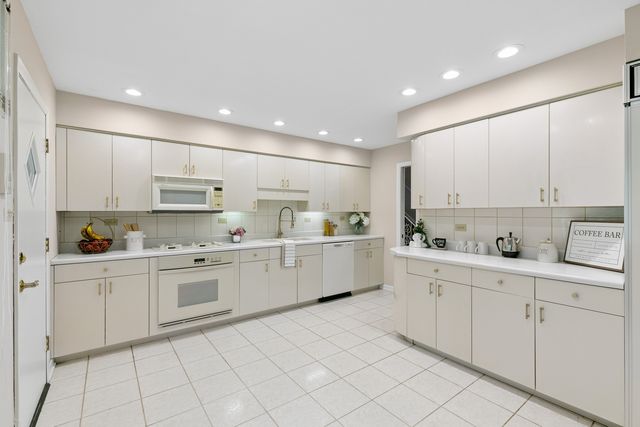 726 E 194th Street, Glenwood, IL 60425