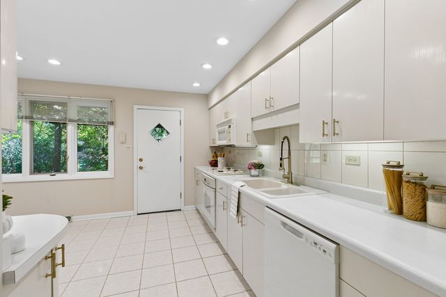 726 E 194th Street, Glenwood, IL 60425