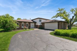 726 E 194th Street, Glenwood, IL 60425