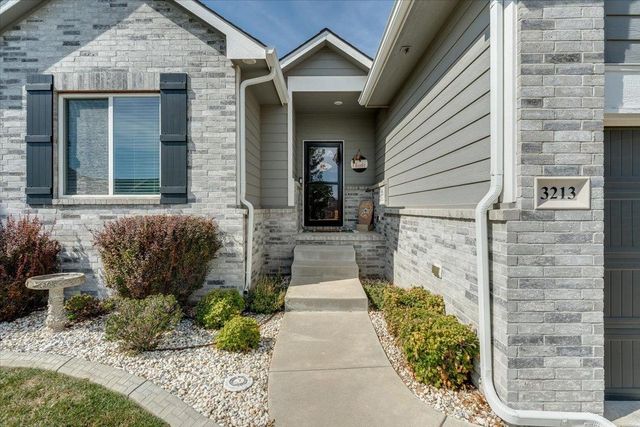 3213 S Bluelake ct, Wichita, KS 67215