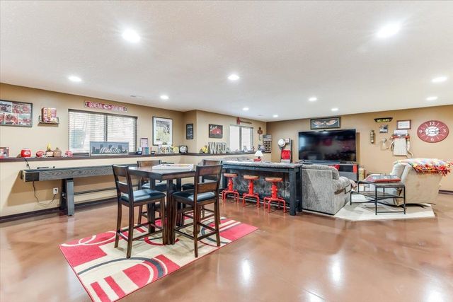 3213 S Bluelake ct, Wichita, KS 67215