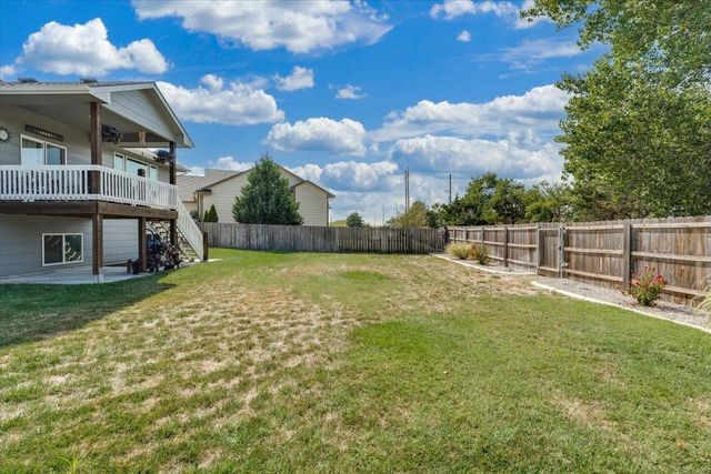 3213 S Bluelake ct, Wichita, KS 67215