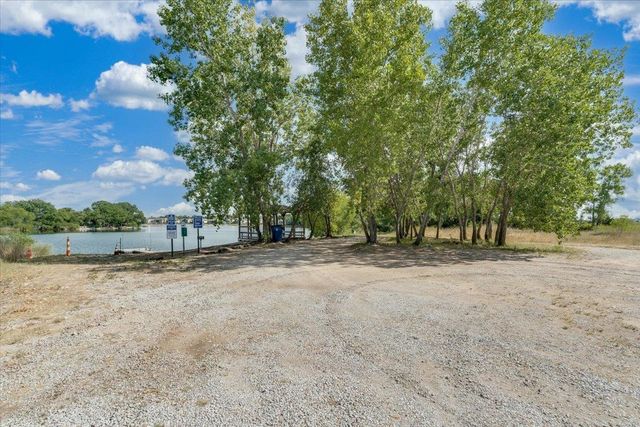 3213 S Bluelake ct, Wichita, KS 67215