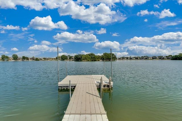 3213 S Bluelake ct, Wichita, KS 67215