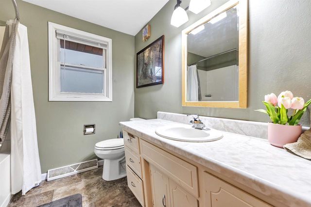 2880 LUMBER LANE, Green Bay, WI 54313