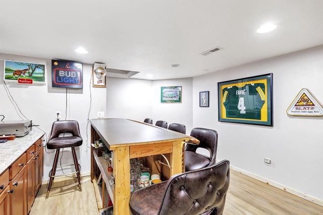 2880 LUMBER LANE, Green Bay, WI 54313