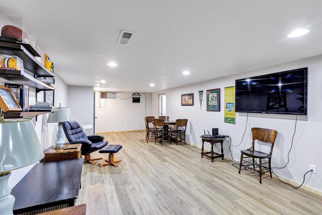 2880 LUMBER LANE, Green Bay, WI 54313