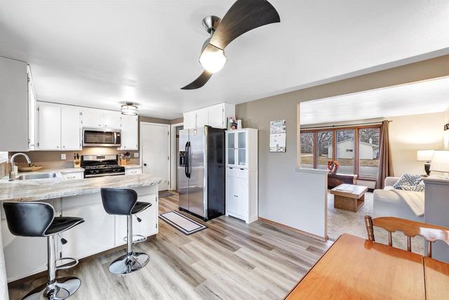 2880 LUMBER LANE, Green Bay, WI 54313