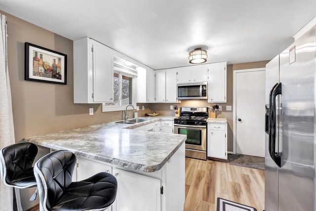 2880 LUMBER LANE, Green Bay, WI 54313