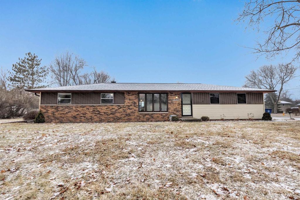 2880 LUMBER LANE, Green Bay, WI 54313