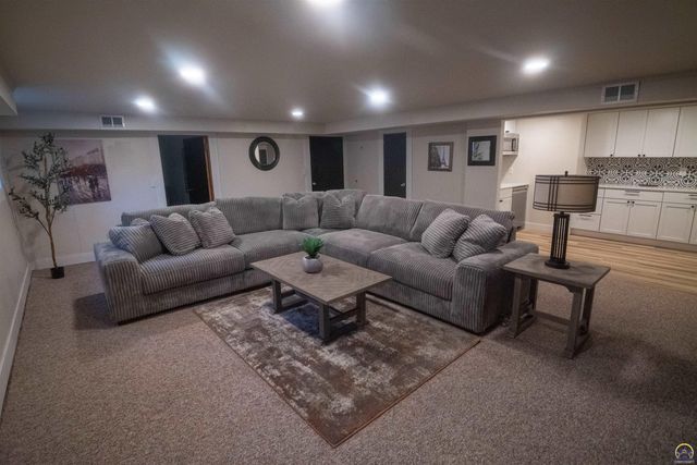 410 Turner Rd, Emporia, KS 66801