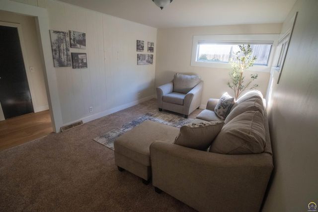 410 Turner Rd, Emporia, KS 66801