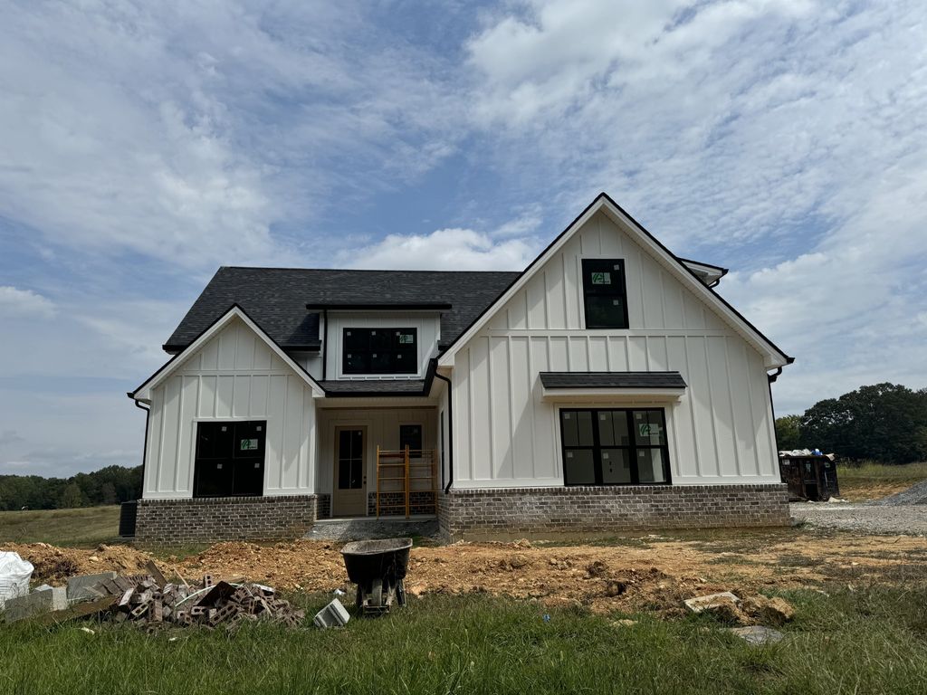 3151 Sulphur Springs Rd, Clarksville, TN 37043