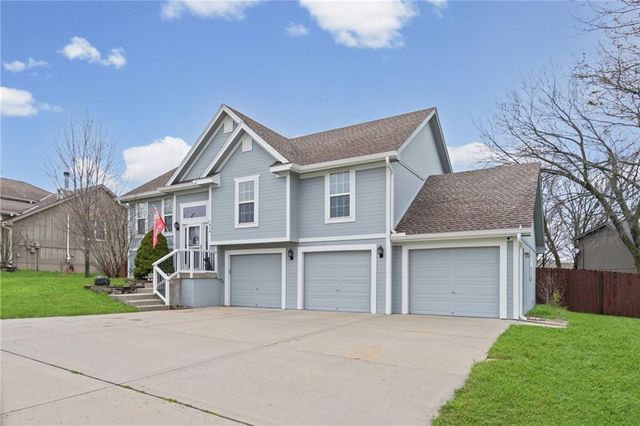 1404 NE 196th Street, Smithville, MO 64089