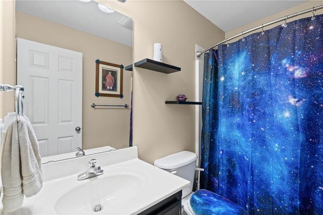 1404 NE 196th Street, Smithville, MO 64089