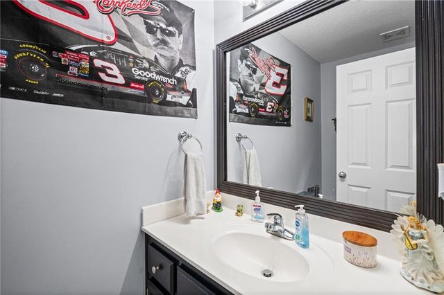 1404 NE 196th Street, Smithville, MO 64089