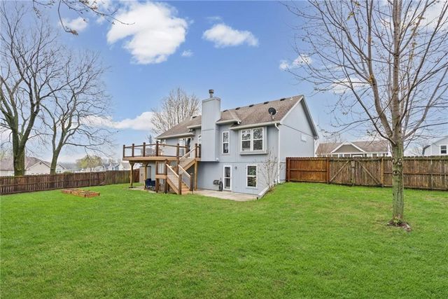 1404 NE 196th Street, Smithville, MO 64089