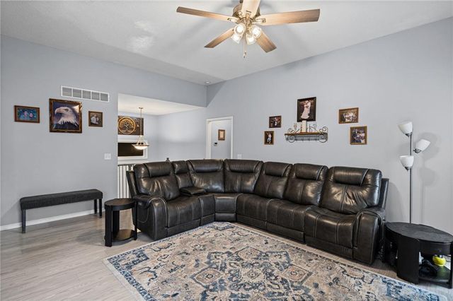 1404 NE 196th Street, Smithville, MO 64089