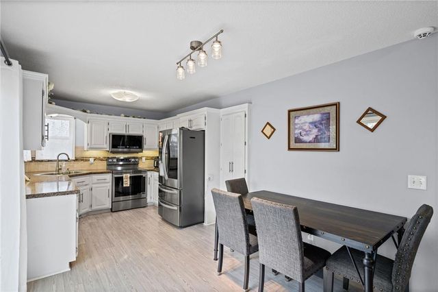 1404 NE 196th Street, Smithville, MO 64089