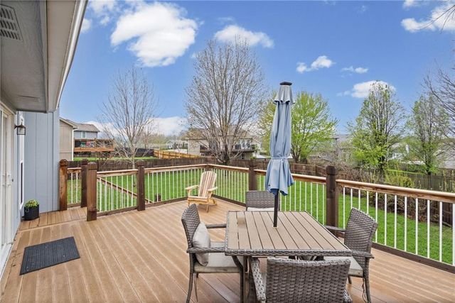 1404 NE 196th Street, Smithville, MO 64089